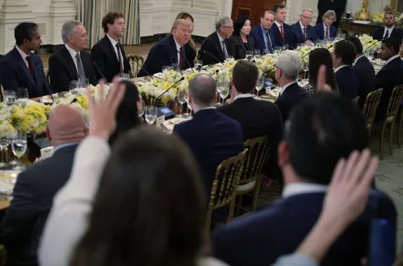 Tech executives and U.S. officials attend a White House meeting as debates over AI regulation and Big Tech lobbying intensify in Washington.