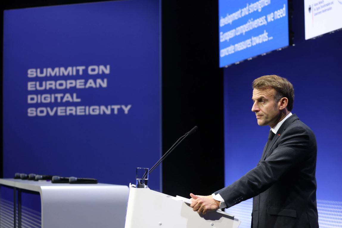Speaker addresses the Summit on European Digital Sovereignty, highlighting AI, cloud infrastructure, cybersecurity, and digital resilience.