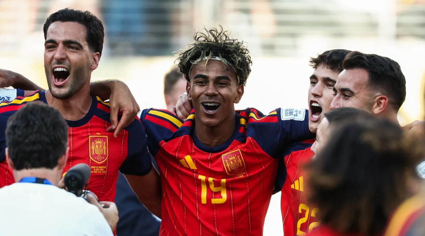 Spain players celebrate winning the FIFA World Cup 2026 after a 1-0 extra-time victory over Argentina at MetLife Stadium.