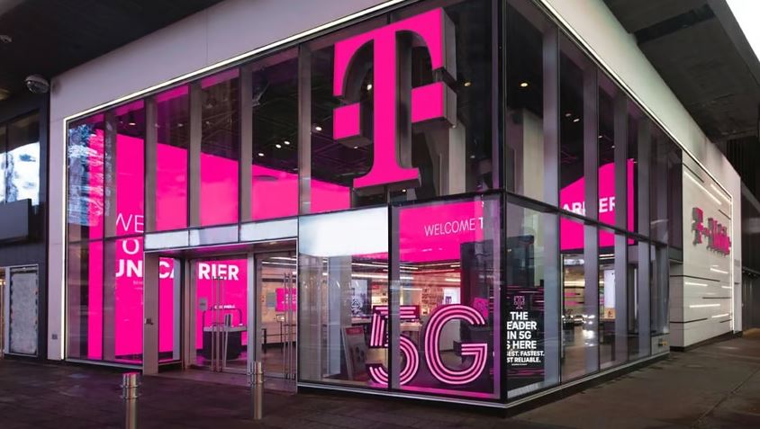 T-Mobile store closing: large pink-lit T-Mobile storefront with 5G signage